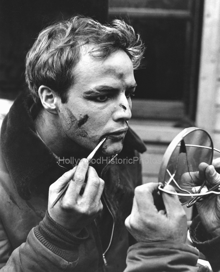 Marlon Brando 1954 On The Waterfront wm.jpg